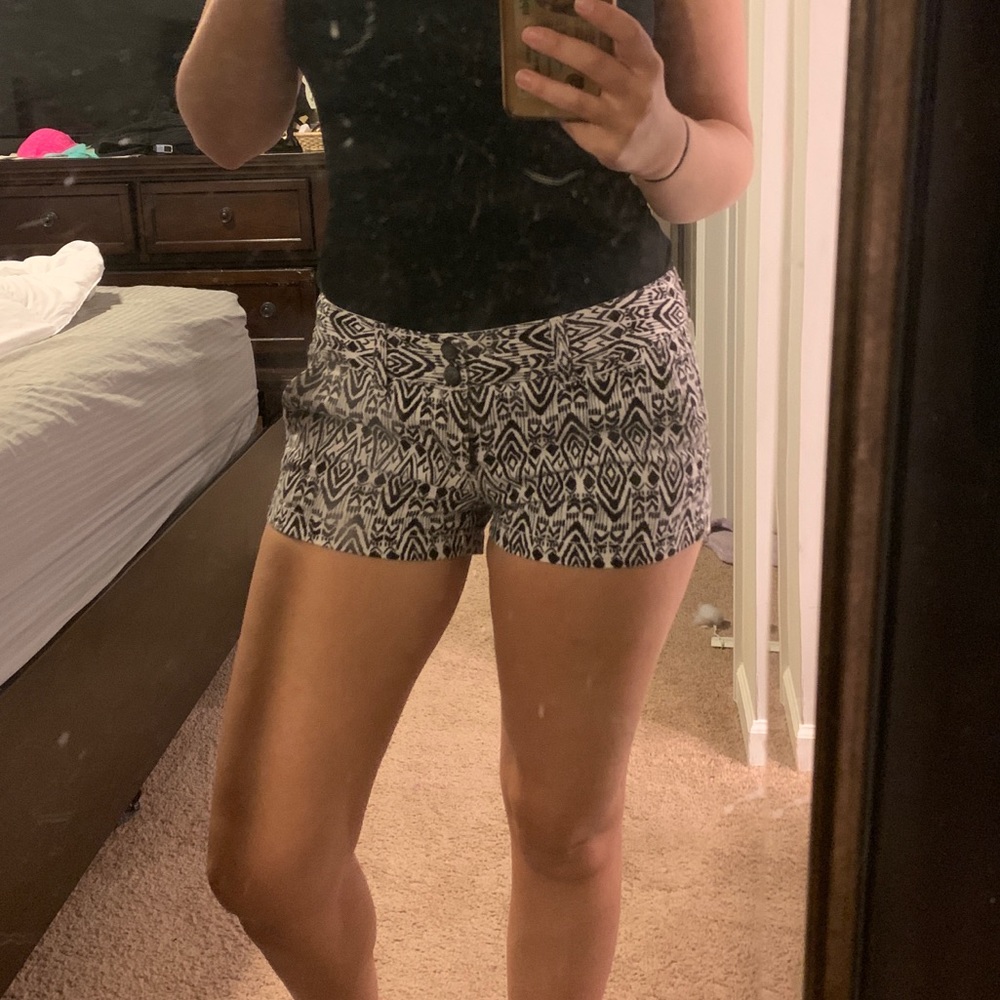 AE Black & White Shorts